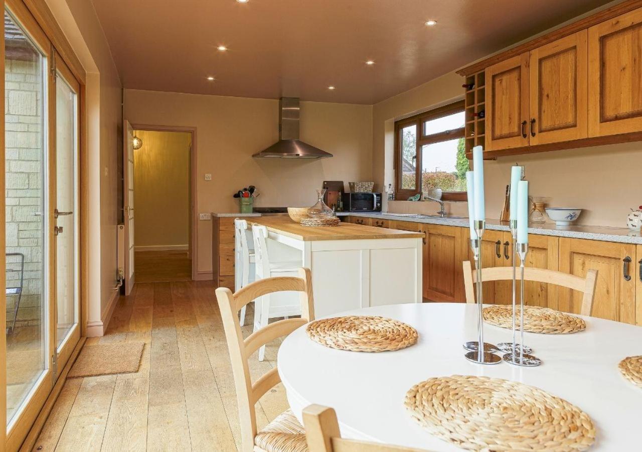 فيلا Charming 3Bd Cotswolds Family Retreat بورتون أُنذ ووتر المظهر الخارجي الصورة