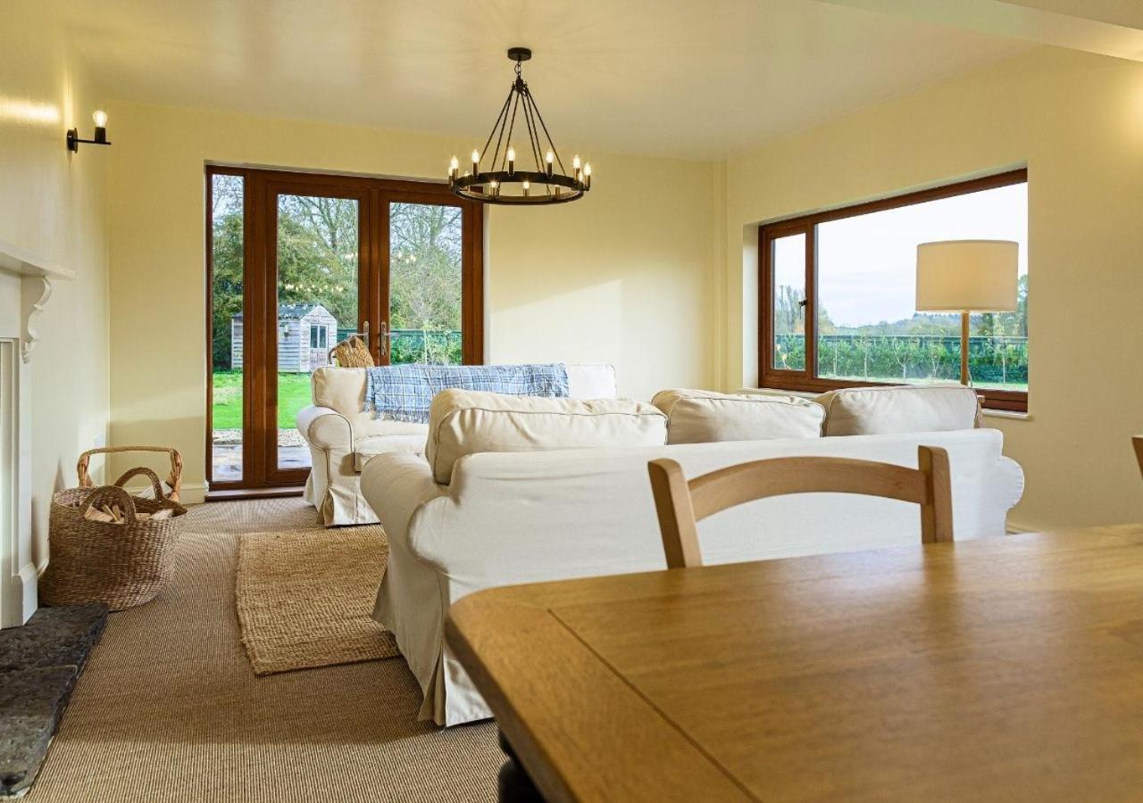 فيلا Charming 3Bd Cotswolds Family Retreat بورتون أُنذ ووتر المظهر الخارجي الصورة