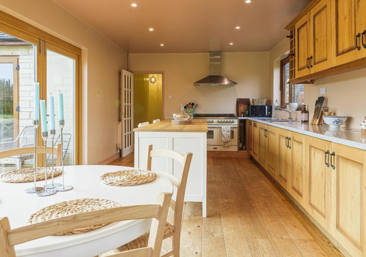 فيلا Charming 3Bd Cotswolds Family Retreat بورتون أُنذ ووتر المظهر الخارجي الصورة