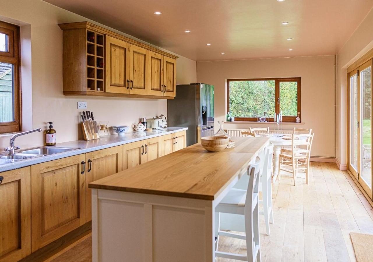 فيلا Charming 3Bd Cotswolds Family Retreat بورتون أُنذ ووتر المظهر الخارجي الصورة